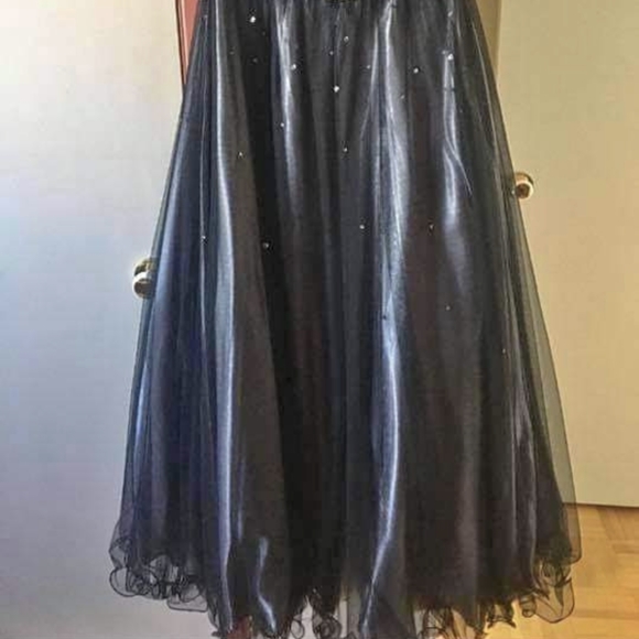 Laura Petites floor length formal dress - Picture 3 of 5